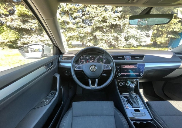 Skoda Superb cena 82900 przebieg: 125000, rok produkcji 2019 z Elbląg małe 436